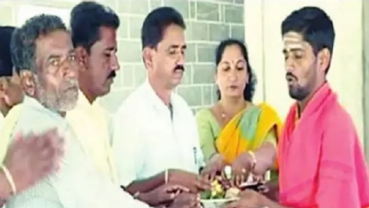 ಸ್ವಾಭಿಮಾನಿ ಕಳಹೆ ಮೊಳಗಿಸಿದ ಪಕ್ಷೇತರ ಅಭ್ಯರ್ಥಿ ದೇವೇಗೌಡ ಸ್ವಾಭಿಮಾನಿ ಕಳಹೆ ಮೊಳಗಿಸಿದ ಪಕ್ಷೇತರ ಅಭ್ಯರ್ಥಿ ದೇವೇಗೌಡ