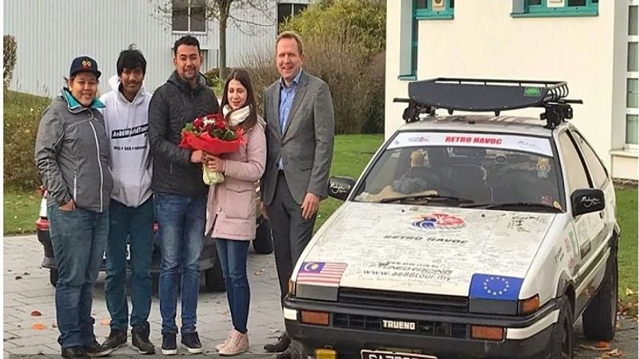 गर्लफ्रेंड से मिलने को 3 महीने गाड़ी चलाकर पहुंचा शख्स, तय किया 25 हजार km का सफर गर्लफ्रेंड से मिलने को 3 महीने गाड़ी चलाकर पहुंचा शख्स, तय किया 25 हजार km का सफर