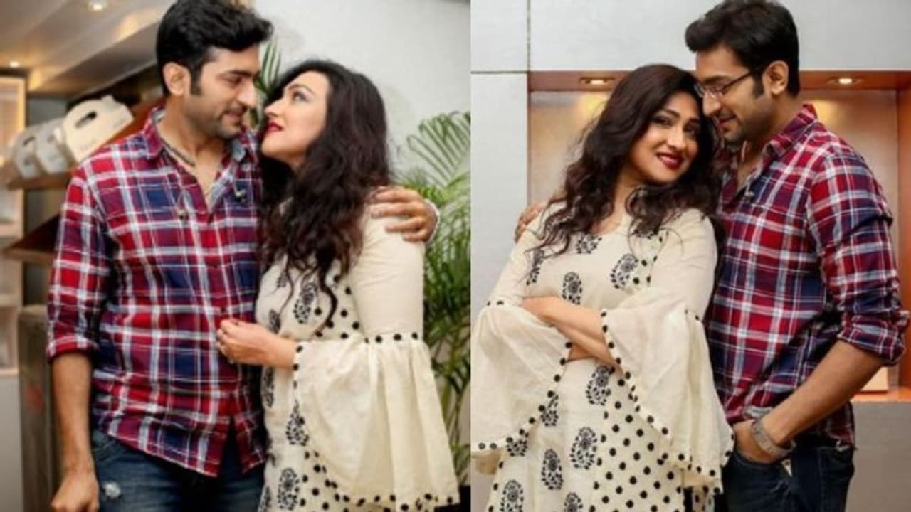 সম্প্রতি মুক্তি পেল লাইম এন লাইট, প্রতিভাই শিল্পীর আসল পরিচয় জানালেন ঋতুপর্ণা সম্প্রতি মুক্তি পেল লাইম এন লাইট, প্রতিভাই শিল্পীর আসল পরিচয় জানালেন ঋতুপর্ণা