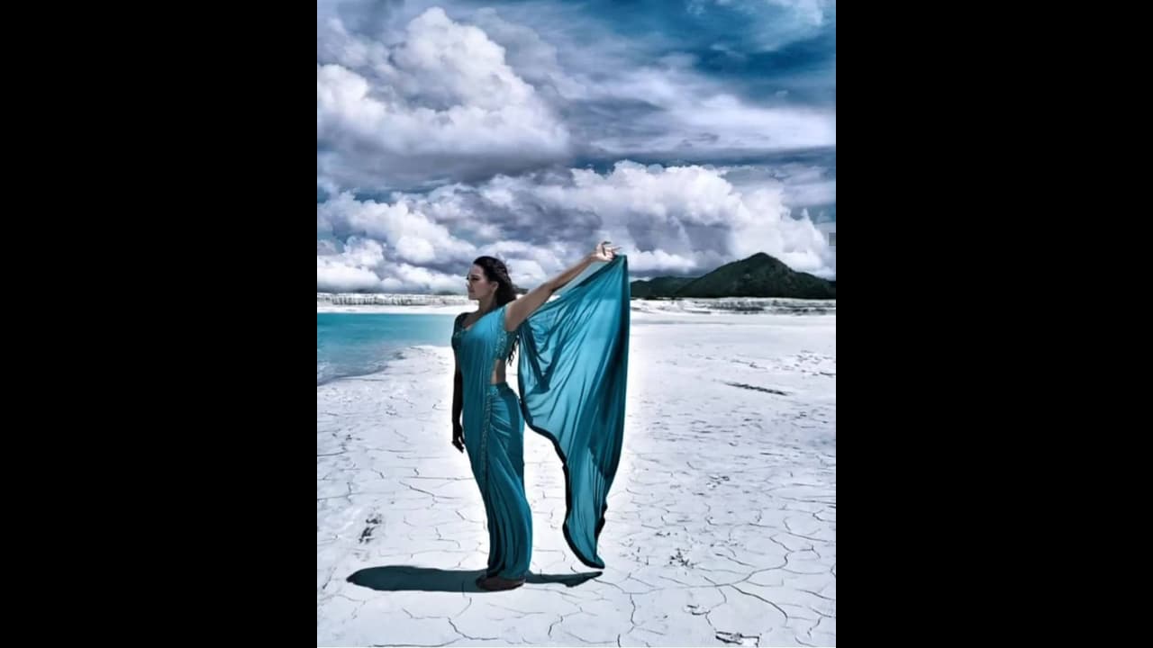 இது "தபாங் 3" ஸ்டைல்... கலர், கலர் புடவையில் கலக்கும் சோனாக்ஷி சின்ஹா... சோசியல் மீடியாவில் வைரலாகும் போட்டோஸ்...! இது "தபாங் 3" ஸ்டைல்... கலர், கலர் புடவையில் கலக்கும் சோனாக்ஷி சின்ஹா... சோசியல் மீடியாவில் வைரலாகும் போட்டோஸ்...!