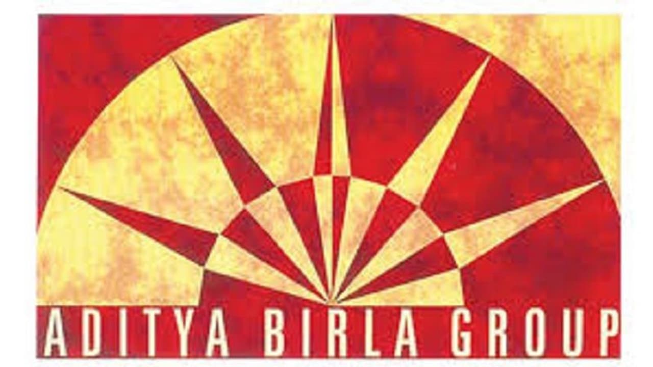 అయ్యబాబోయ్!! టెలికం వార్ భరించలేం: బిర్లా ఉక్కిరిబిక్కిరి అయ్యబాబోయ్!! టెలికం వార్ భరించలేం: బిర్లా ఉక్కిరిబిక్కిరి