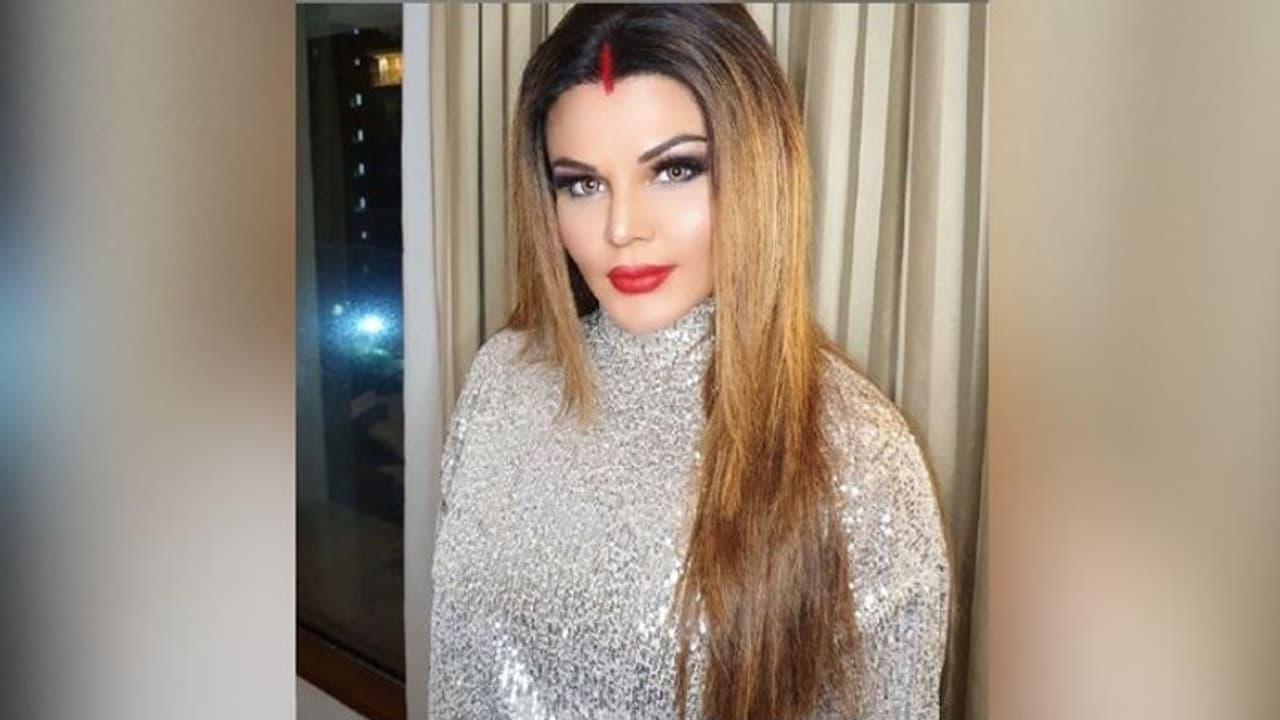 'মোদিজি এলেই সব শেষ হয়ে যাবে', রাখির মন্তব্যে উত্তাল সোশ্যাল মিডিয়া 'মোদিজি এলেই সব শেষ হয়ে যাবে', রাখির মন্তব্যে উত্তাল সোশ্যাল মিডিয়া