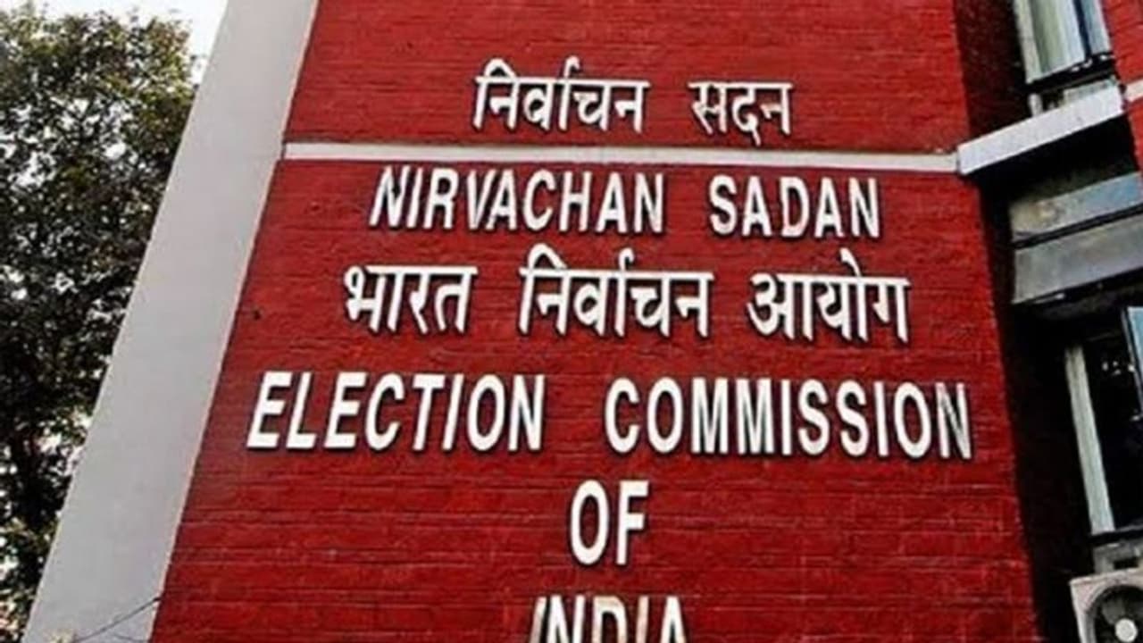 ಎಲೆಕ್ಷನ್ನಲ್ಲಿ ಶಾಲಾ ಮಕ್ಕಳ ಬಳಕೆ: ಚುನಾವಣಾಧಿಕಾರಿಗಳ ಯಡವಟ್ಟು! ಎಲೆಕ್ಷನ್ನಲ್ಲಿ ಶಾಲಾ ಮಕ್ಕಳ ಬಳಕೆ: ಚುನಾವಣಾಧಿಕಾರಿಗಳ ಯಡವಟ್ಟು!