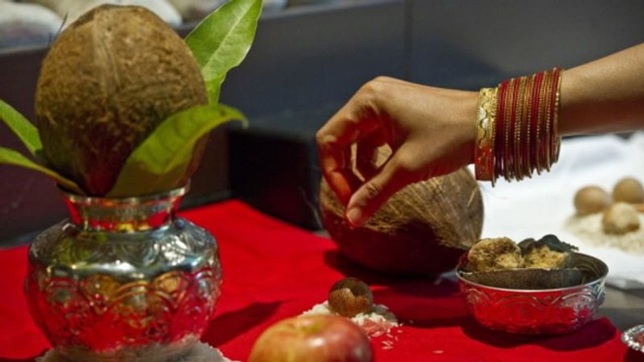 Astrology News এই ব্রত পালনে দূর হয় যাবতীয় সমস্যা, জেনে নিন এই ব্রতের তিথি, সময়, পুজো পদ্ধতি Astrology News এই ব্রত পালনে দূর হয় যাবতীয় সমস্যা, জেনে নিন এই ব্রতের তিথি, সময়, পুজো পদ্ধতি