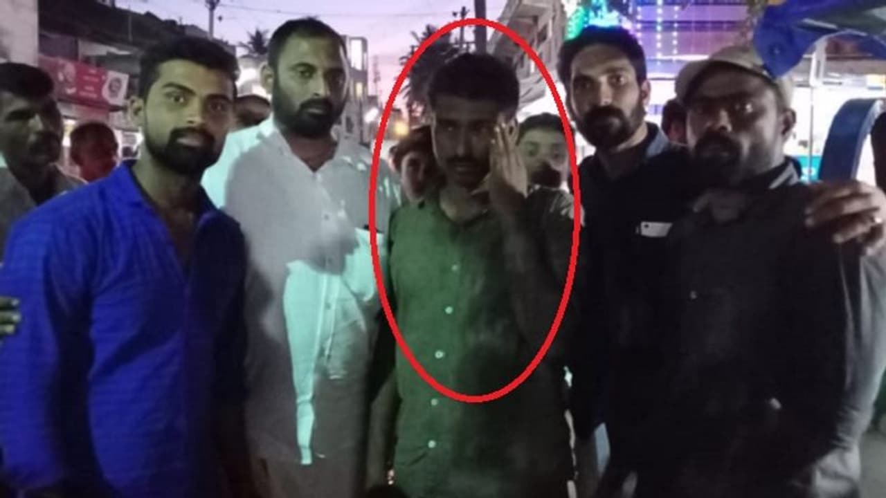 ಸೋಶಿಯಲ್ ಮೀಡಿಯಾದಿಂದಾಗಿ 8 ವರ್ಷದ ನಂತರ ಕುಟುಂಬ ಸೇರಿದ ಮಾನಸಿಕ ಅಸ್ವಸ್ಥ..! ಸೋಶಿಯಲ್ ಮೀಡಿಯಾದಿಂದಾಗಿ 8 ವರ್ಷದ ನಂತರ ಕುಟುಂಬ ಸೇರಿದ ಮಾನಸಿಕ ಅಸ್ವಸ್ಥ..!