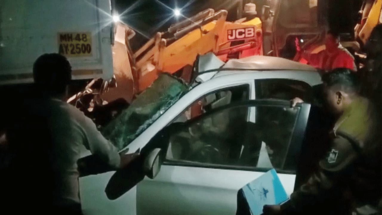 कार को काटकर निकाली जज की लाश, देखने वालों के उड़े होश और बोले, नहीं देखा इतना भयानक हादसा कार को काटकर निकाली जज की लाश, देखने वालों के उड़े होश और बोले, नहीं देखा इतना भयानक हादसा