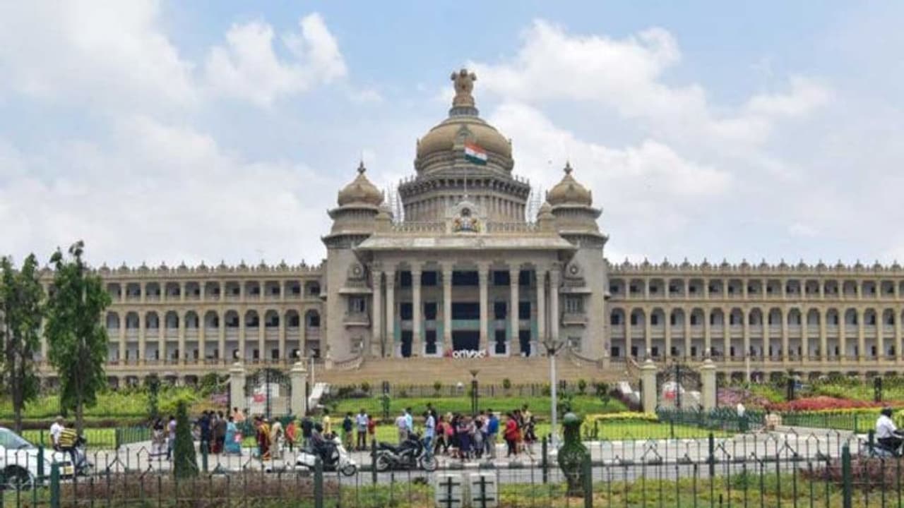 உலகின் டாப் 100 நகரங்கள் பட்டியல், இந்தியாவின் மானத்தை காப்பாற்றிய ஒரே ஒரு நகரம், எது தெரியுமா..??