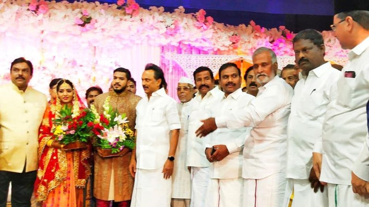 இசையமைப்பாளர் தாஜ் நூர் மகள் திருமணத்தில் கலந்து கொண்டு வாழ்த்திய திமுக தலைவர் ஸ்டாலின்..! இசையமைப்பாளர் தாஜ் நூர் மகள் திருமணத்தில் கலந்து கொண்டு வாழ்த்திய திமுக தலைவர் ஸ்டாலின்..!