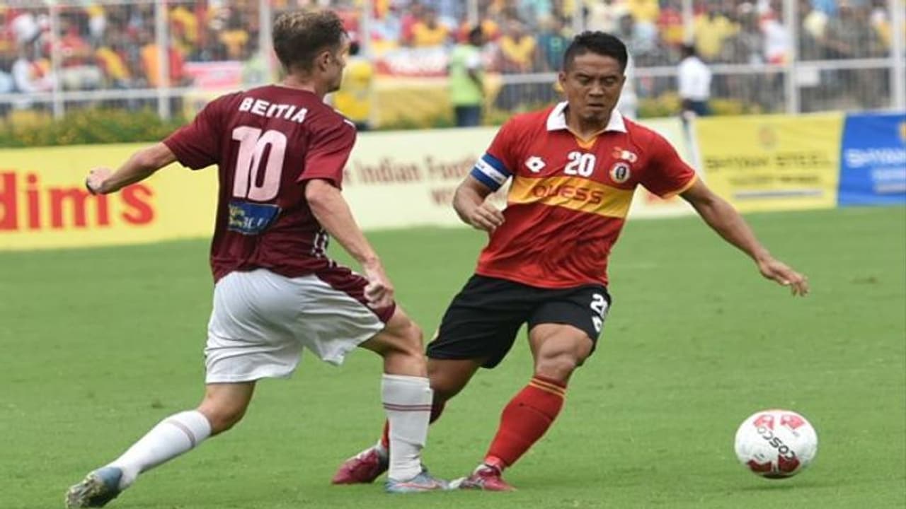 ঝুলে রইল কলকাতা ডার্বির ভবিষ্যৎ, পিছিয়ে দেওয়ার পক্ষে সওয়াল মুখ্যমন্ত্রীর ঝুলে রইল কলকাতা ডার্বির ভবিষ্যৎ, পিছিয়ে দেওয়ার পক্ষে সওয়াল মুখ্যমন্ত্রীর