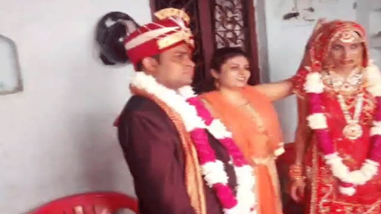 2 महीने पहले लाल जोड़ा पहन बनी थी दुल्हन, आज कफन में लिपटकर पहुंची शमशान 2 महीने पहले लाल जोड़ा पहन बनी थी दुल्हन, आज कफन में लिपटकर पहुंची शमशान