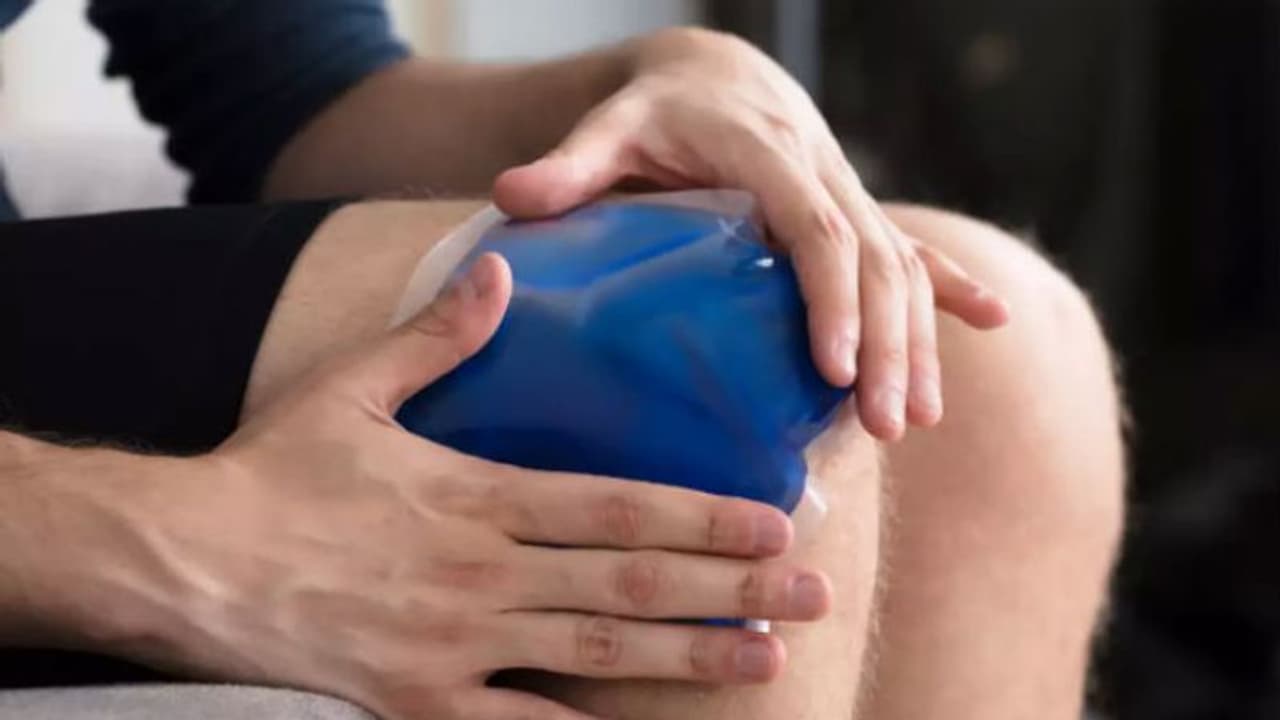 മുട്ടുവേദനയ്ക്ക് എപ്പോഴും ചൂട് വയ്ക്കാമോ? ഐസ് വയ്ക്കുന്നതെപ്പോഴാണ്? മുട്ടുവേദനയ്ക്ക് എപ്പോഴും ചൂട് വയ്ക്കാമോ? ഐസ് വയ്ക്കുന്നതെപ്പോഴാണ്?