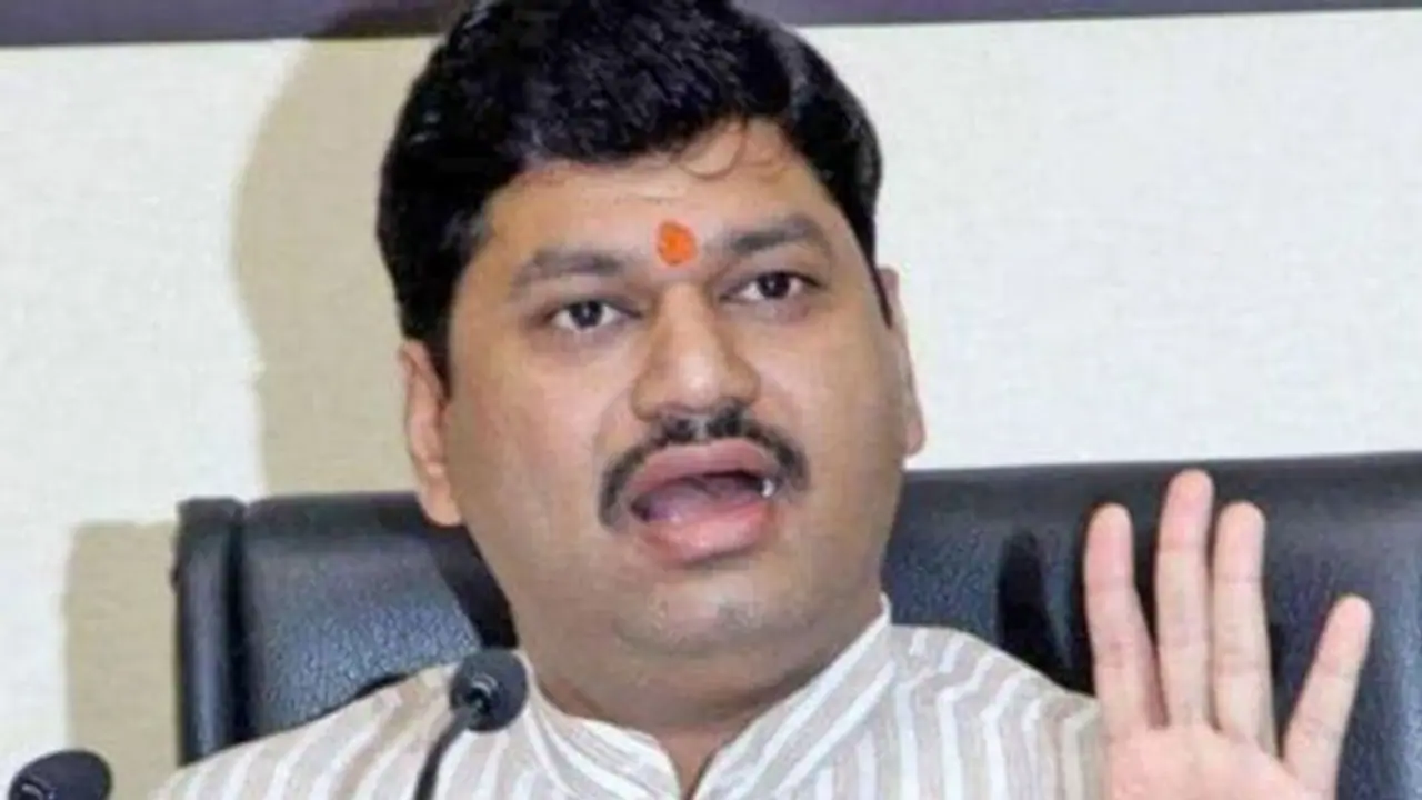 धनंजय मुंडे ने दी सफाई, मैं पार्टी के साथ कृपया अफवाहें न फैलाएं