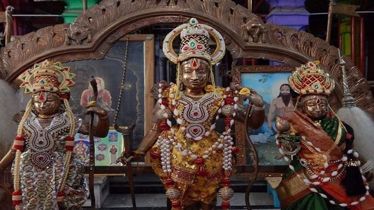 ಕರ್ನಾಟಕದ ಆಶ್ರಮವೊಂದರಲ್ಲಿವೆ ಅಯೋಧ್ಯೆ ರಾಮ ಲಕ್ಷ್ಮಣ, ಸೀತಾ ಅಸಲಿ ವಿಗ್ರಹ!