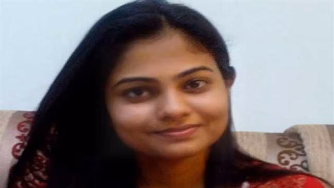 बिना कोचिंग के पहली बार में ही आईएएस बनीं अर्तिका शुक्ला, बताया सफलता का राज