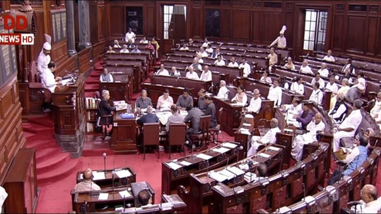 மாநிலங்களவையில் இந்த வாரம் அனல் பறக்கும் விவாதம்: 54 கேள்விகளுக்கு பதில் தயார் செய்த அமித் ஷா மாநிலங்களவையில் இந்த வாரம் அனல் பறக்கும் விவாதம்: 54 கேள்விகளுக்கு பதில் தயார் செய்த அமித் ஷா