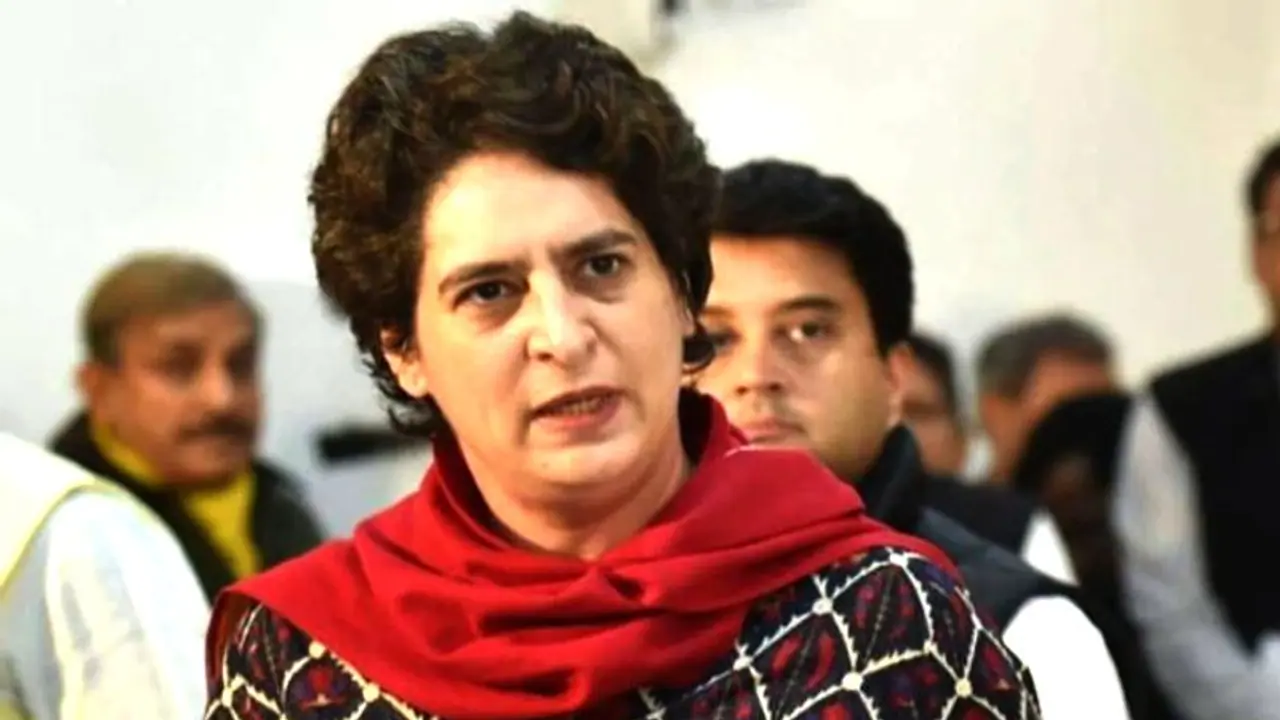 यूपी में प्रियंका के फैसले को लेकर कांग्रेस में घमासान, सोनिया खामोश