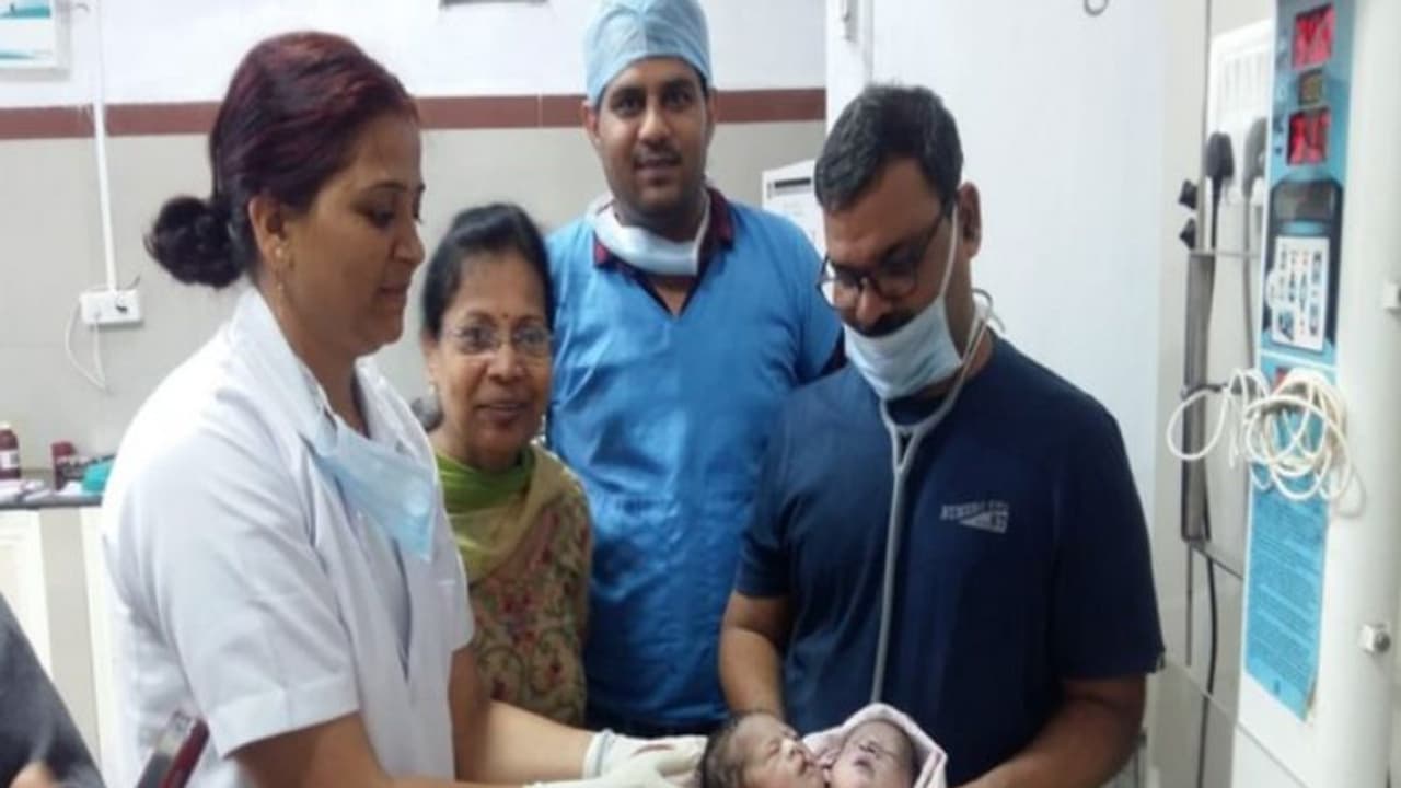 രണ്ട് തലയും മൂന്ന് കൈകളുമുള്ള കുഞ്ഞ് ജനിച്ചു രണ്ട് തലയും മൂന്ന് കൈകളുമുള്ള കുഞ്ഞ് ജനിച്ചു