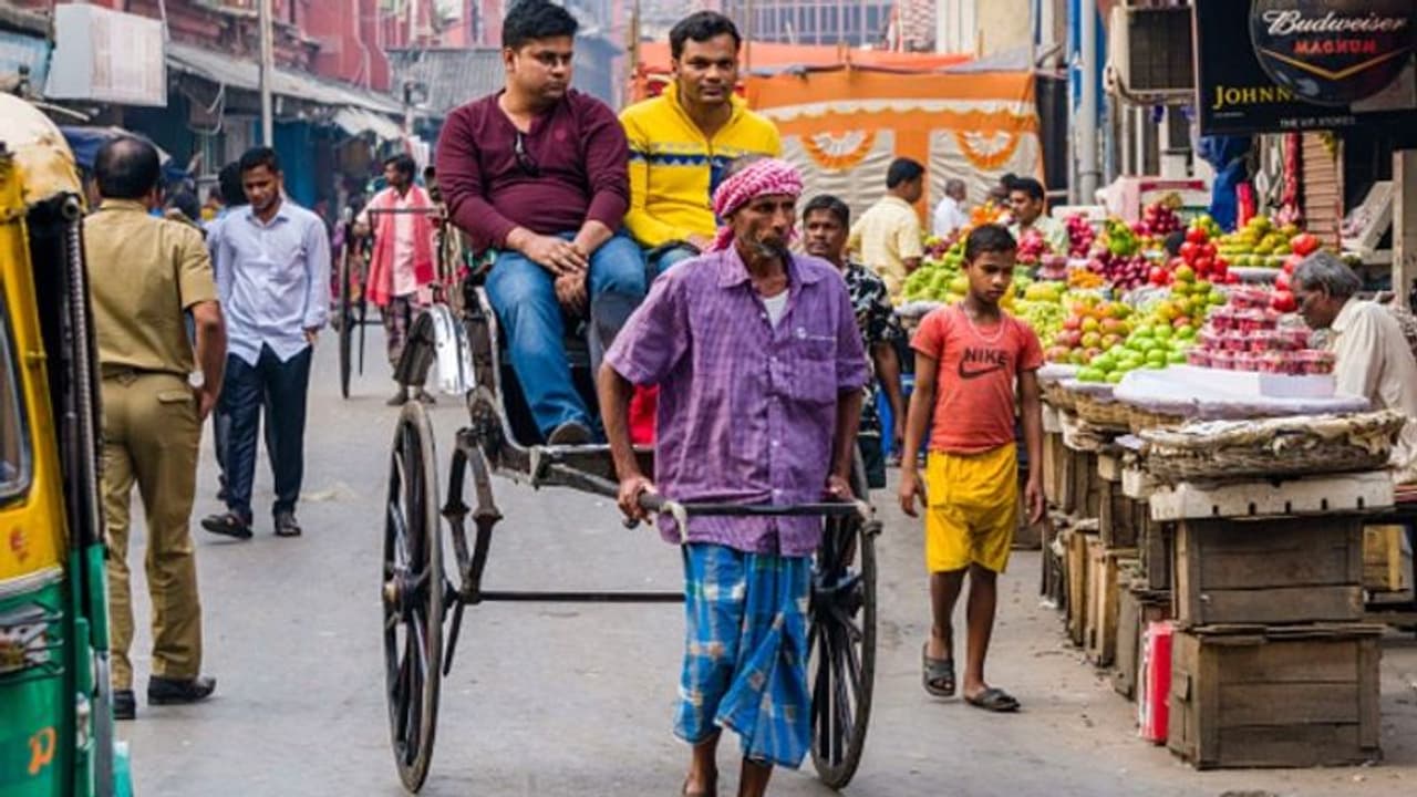 কাজের দিন শুরু হল ঠান্ডা হাওয়ার সঙ্গেই, হিমেল পরশ নিয়ে আবারও রাত নামবে শহরে