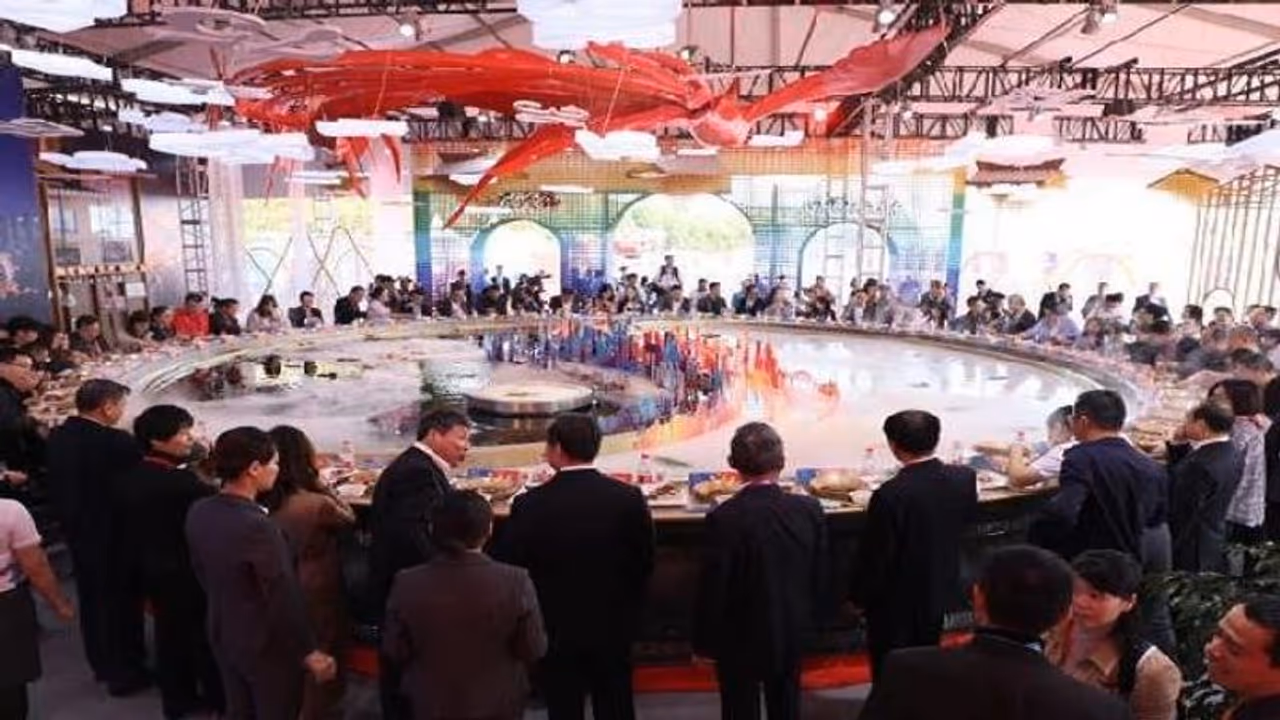 यह है दुनिया का सबसे बड़ा हॉटपॉट, एक बार में 2000 किग्रा सूप होता है तैयार यह है दुनिया का सबसे बड़ा हॉटपॉट, एक बार में 2000 किग्रा सूप होता है तैयार