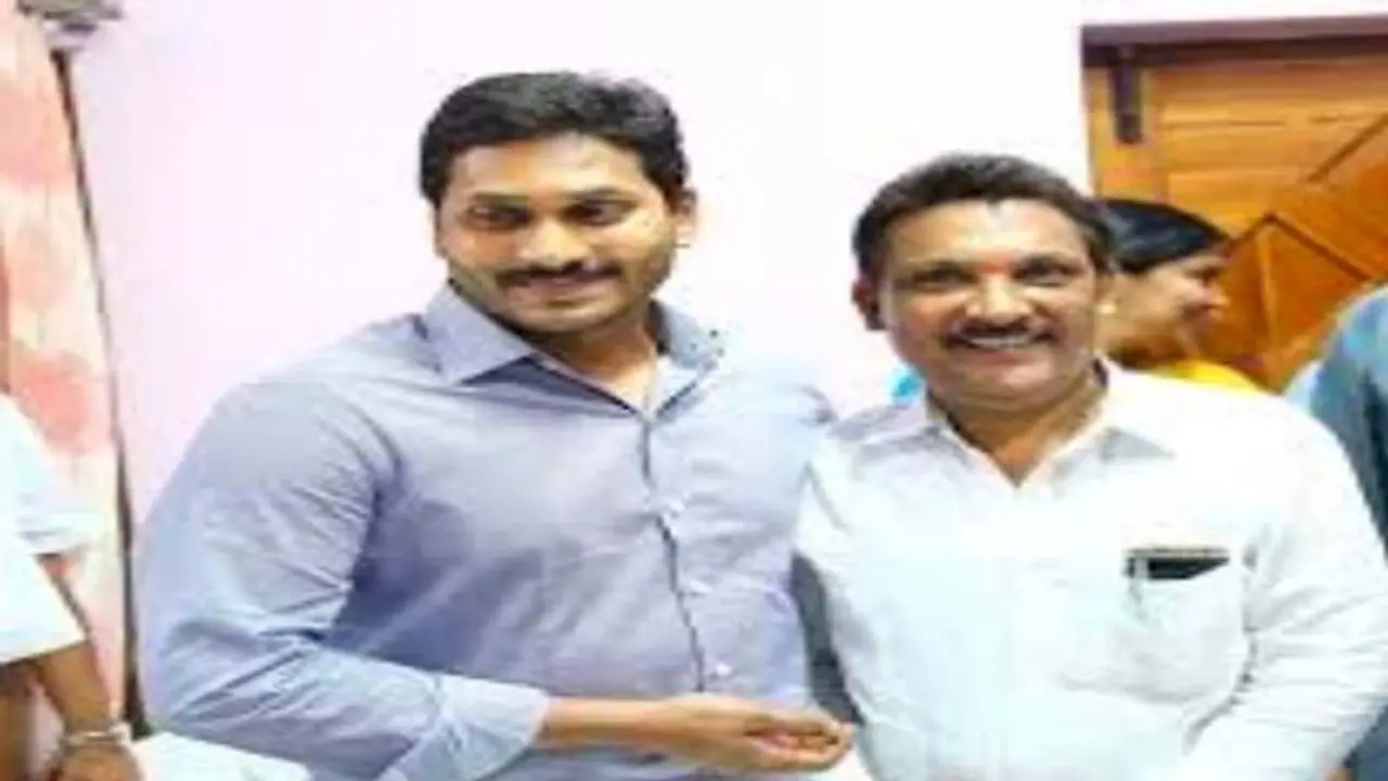పవన్ పై గెలిచిన వైసీపీ ఎమ్మెల్యే ఉదారత: ప్రత్యర్థులు సైతం పొగడ్తలు, ఏం చేశారంటే... పవన్ పై గెలిచిన వైసీపీ ఎమ్మెల్యే ఉదారత: ప్రత్యర్థులు సైతం పొగడ్తలు, ఏం చేశారంటే...
