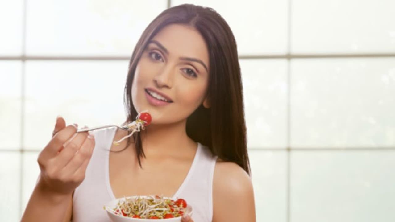 বিয়ের প্রস্তুতি চলছে, কনের সাজে নজর কাড়তে মেনে চলুন এই ডায়েট