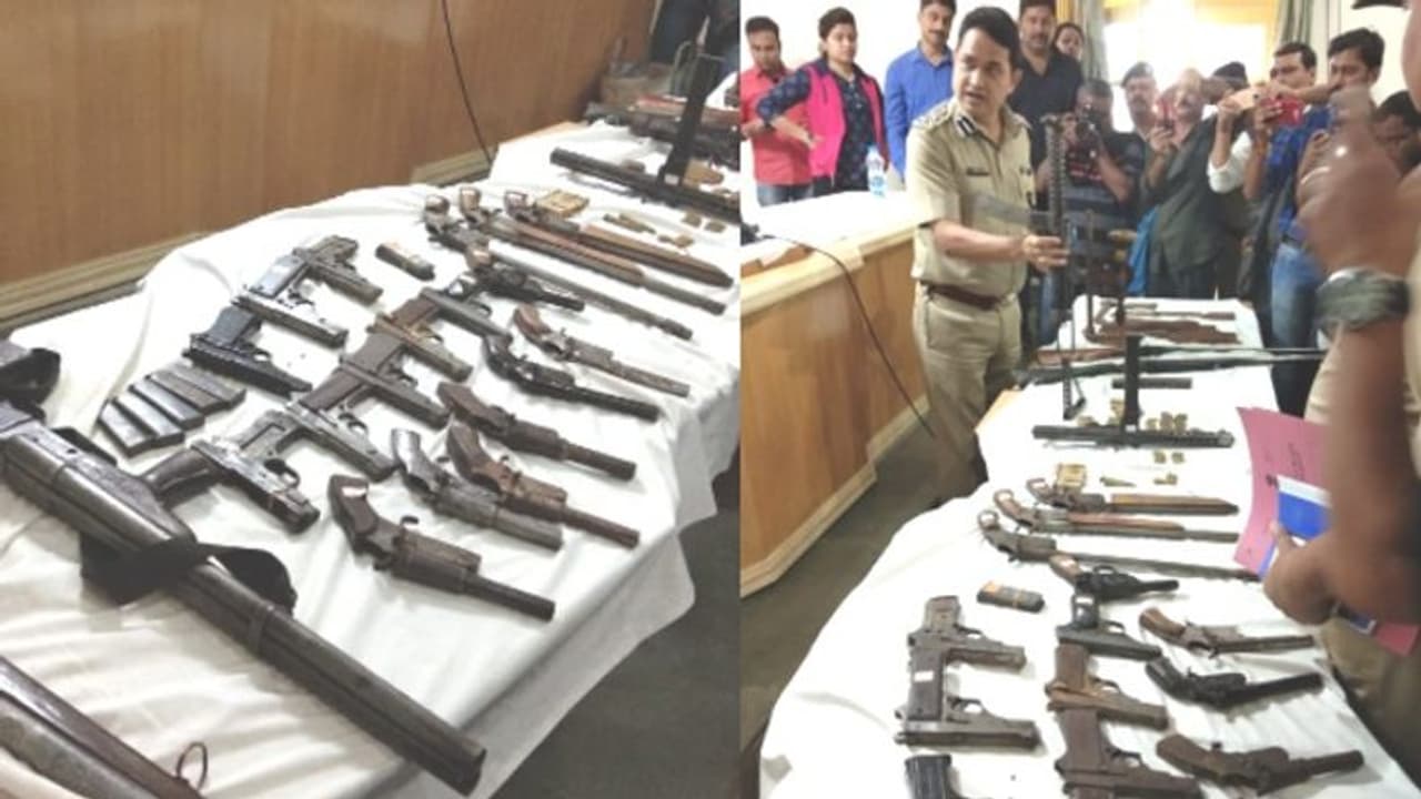 দুষ্কৃতীদের হাতে সরকারি গান ফ্য়াক্টরির কারবাইন, দেখে তাজ্জব পুলিশ দুষ্কৃতীদের হাতে সরকারি গান ফ্য়াক্টরির কারবাইন, দেখে তাজ্জব পুলিশ