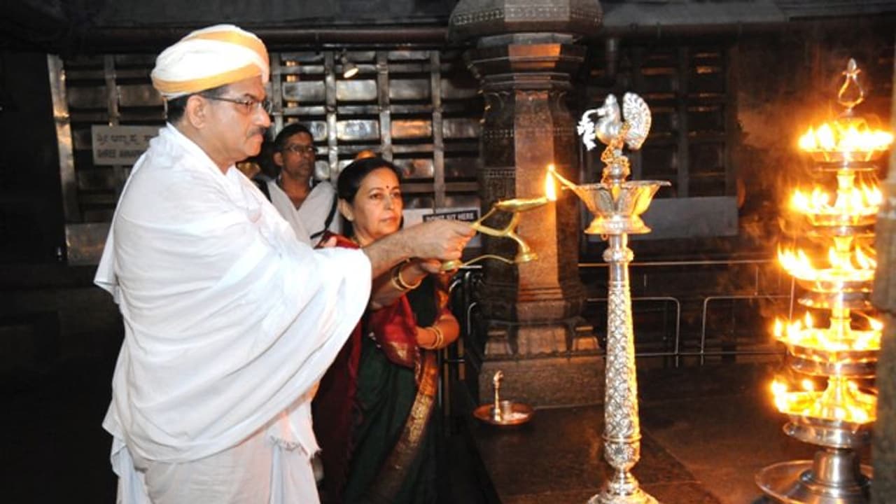 9 ನಿಮಿಷ ಜ್ಯೋತಿ ಬೆಳಗಲು ಡಾ. ವೀ​ರೇಂದ್ರ ಹೆಗ್ಗಡೆ ಕರೆ