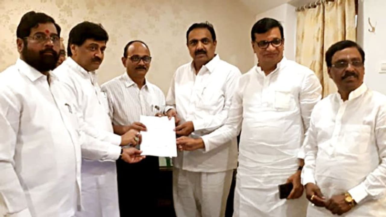 বিজেপির বুকে ভয় ধরিয়ে প্রকাশ্যেই শক্তি প্রদর্শন, রাজ্যপালকেও চ্যালেঞ্জ সেনার বিজেপির বুকে ভয় ধরিয়ে প্রকাশ্যেই শক্তি প্রদর্শন, রাজ্যপালকেও চ্যালেঞ্জ সেনার