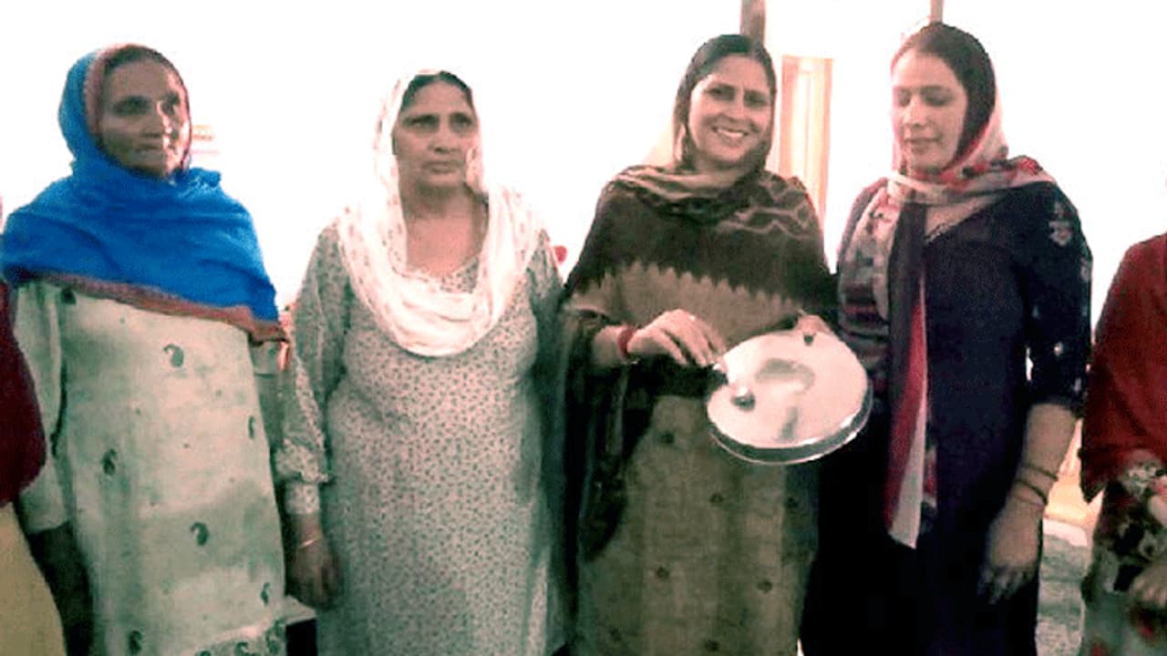 तीसरी बेटी जन्मी तो थाली बजाकर खुशी मनाने लगी ये महिला मंत्री, बोलीं मेरे घर आई नन्ही परी तीसरी बेटी जन्मी तो थाली बजाकर खुशी मनाने लगी ये महिला मंत्री, बोलीं मेरे घर आई नन्ही परी