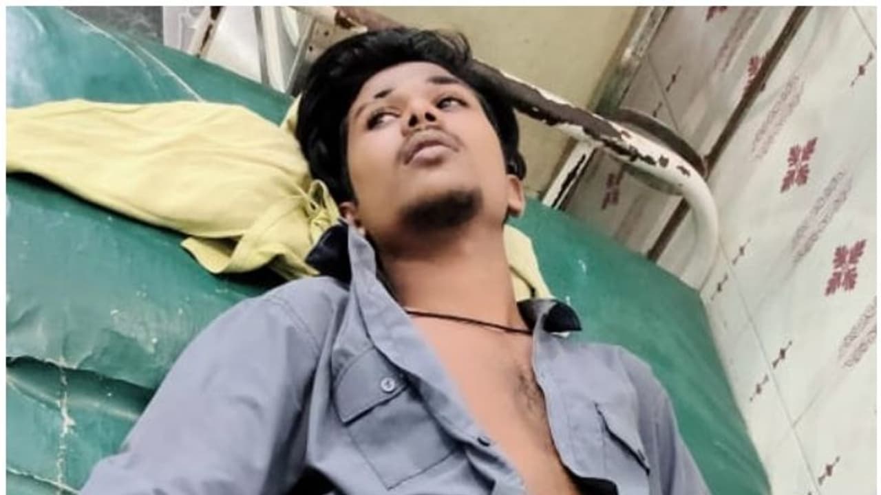 'എസ്എഫ്ഐയുടെ കൊടി പിടിച്ച് പ്രകടനത്തില് പങ്കെടുത്തില്ല'; ധനുവച്ചപുരം ഐടിഐയില് വിദ്യാര്ത്ഥികള്ക്ക് മര്ദ്ദനമെന്ന് പരാതി 'എസ്എഫ്ഐയുടെ കൊടി പിടിച്ച് പ്രകടനത്തില് പങ്കെടുത്തില്ല'; ധനുവച്ചപുരം ഐടിഐയില് വിദ്യാര്ത്ഥികള്ക്ക് മര്ദ്ദനമെന്ന് പരാതി