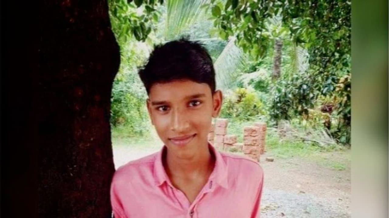 ചെറുപുഴ പത്താം ക്ലാസ് വിദ്യാര്ത്ഥിയുടെ ആത്മഹത്യ: രണ്ട് അധ്യാപകര്ക്കെതിരെ കുടുംബം ചെറുപുഴ പത്താം ക്ലാസ് വിദ്യാര്ത്ഥിയുടെ ആത്മഹത്യ: രണ്ട് അധ്യാപകര്ക്കെതിരെ കുടുംബം