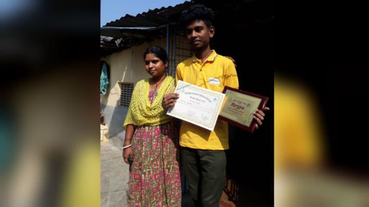 ইচ্ছাশক্তির জোরে লক্ষ্যভেদ, সামাজিক কাজের স্বীকৃতি পেল বর্ধমানের কিশোরের ইচ্ছাশক্তির জোরে লক্ষ্যভেদ, সামাজিক কাজের স্বীকৃতি পেল বর্ধমানের কিশোরের