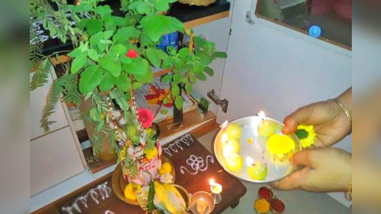 घर पर है बुरे साए का असर तो करें इन 6 से कोई 1 उपाय, बचे रहेंगे मुसीबतों से घर पर है बुरे साए का असर तो करें इन 6 से कोई 1 उपाय, बचे रहेंगे मुसीबतों से