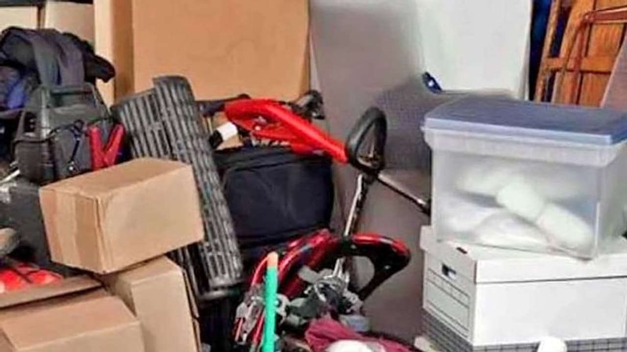 ये 3 काम करने से बचना चाहिए, इनसे खराब होते हैं पति पत्नी के संबंध और घर में होती है अशांति ये 3 काम करने से बचना चाहिए, इनसे खराब होते हैं पति पत्नी के संबंध और घर में होती है अशांति