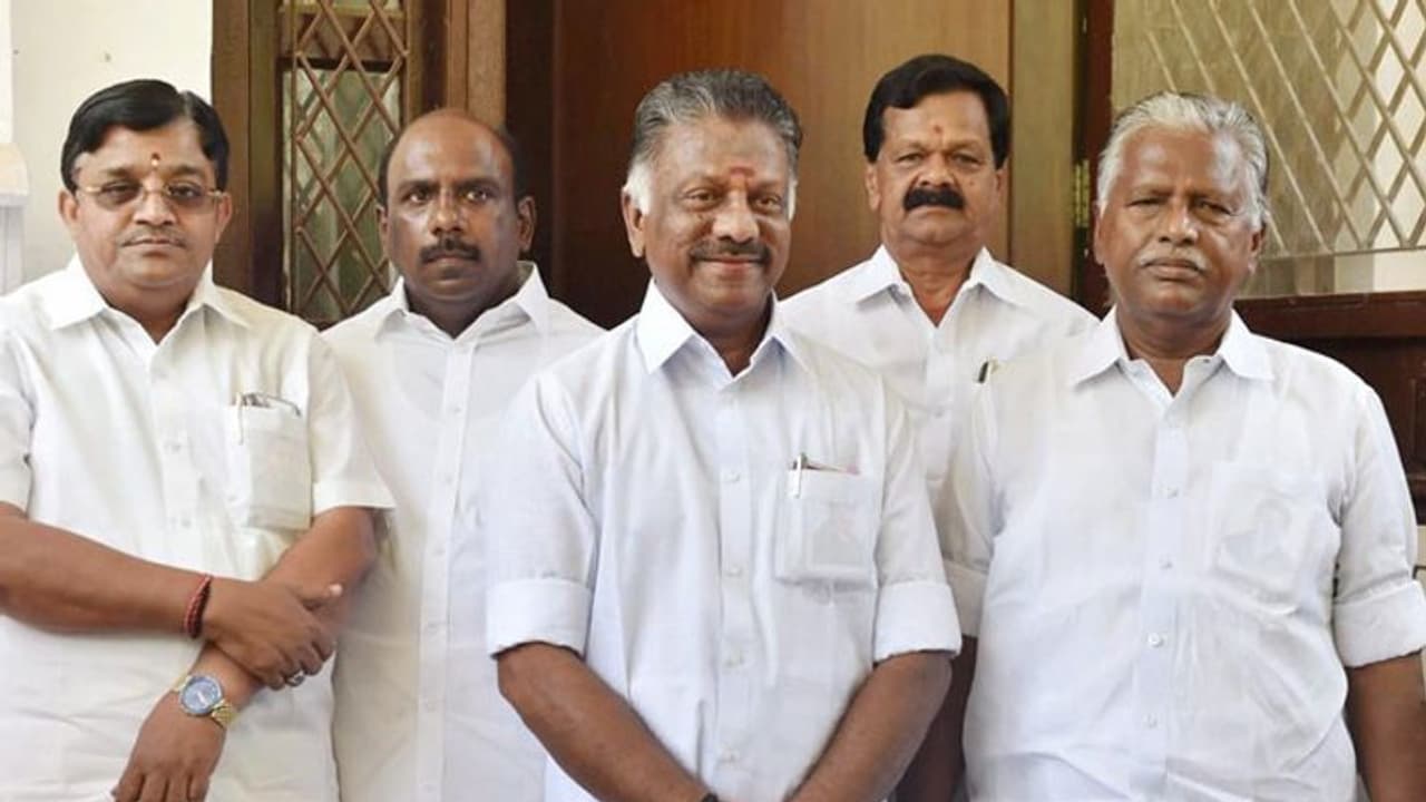 தர்மயுத்த காலம்.. ஓபிஎஸ்ஸுடன் பயணித்ததை நினைத்து வெட்கப்படும் கே.பி. முனுசாமி! தர்மயுத்த காலம்.. ஓபிஎஸ்ஸுடன் பயணித்ததை நினைத்து வெட்கப்படும் கே.பி. முனுசாமி!