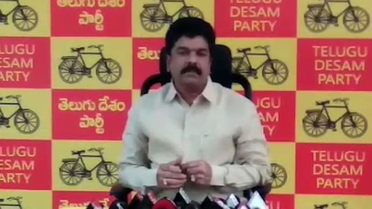 ఆడవారి రొమ్ములపై చేతులేసిన డీఎస్పీ.. నీ పెళ్లాన్నీ అలాగే చేస్తే..: బొండా ఉమ సీరియస్ ఆడవారి రొమ్ములపై చేతులేసిన డీఎస్పీ.. నీ పెళ్లాన్నీ అలాగే చేస్తే..: బొండా ఉమ సీరియస్