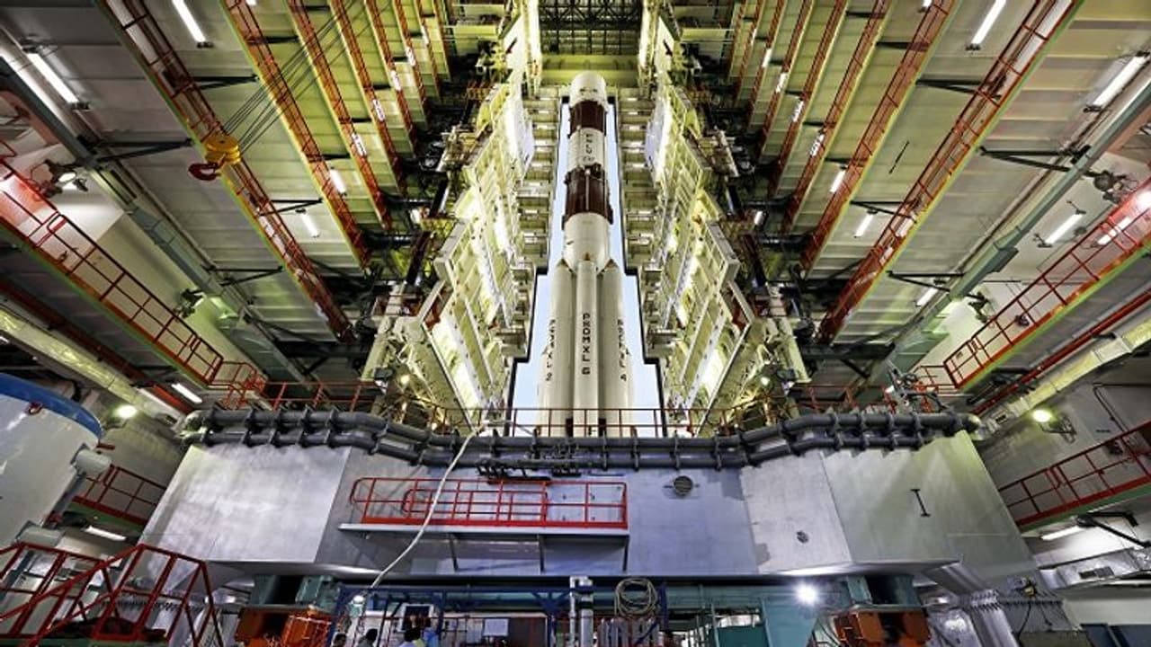 ചന്ദ്രയാന് 3 ദൗത്യത്തിന് വേണ്ടി 75 കോടി കൂടുതല് ആവശ്യപ്പെട്ട് ഇസ്രോ ചന്ദ്രയാന് 3 ദൗത്യത്തിന് വേണ്ടി 75 കോടി കൂടുതല് ആവശ്യപ്പെട്ട് ഇസ്രോ