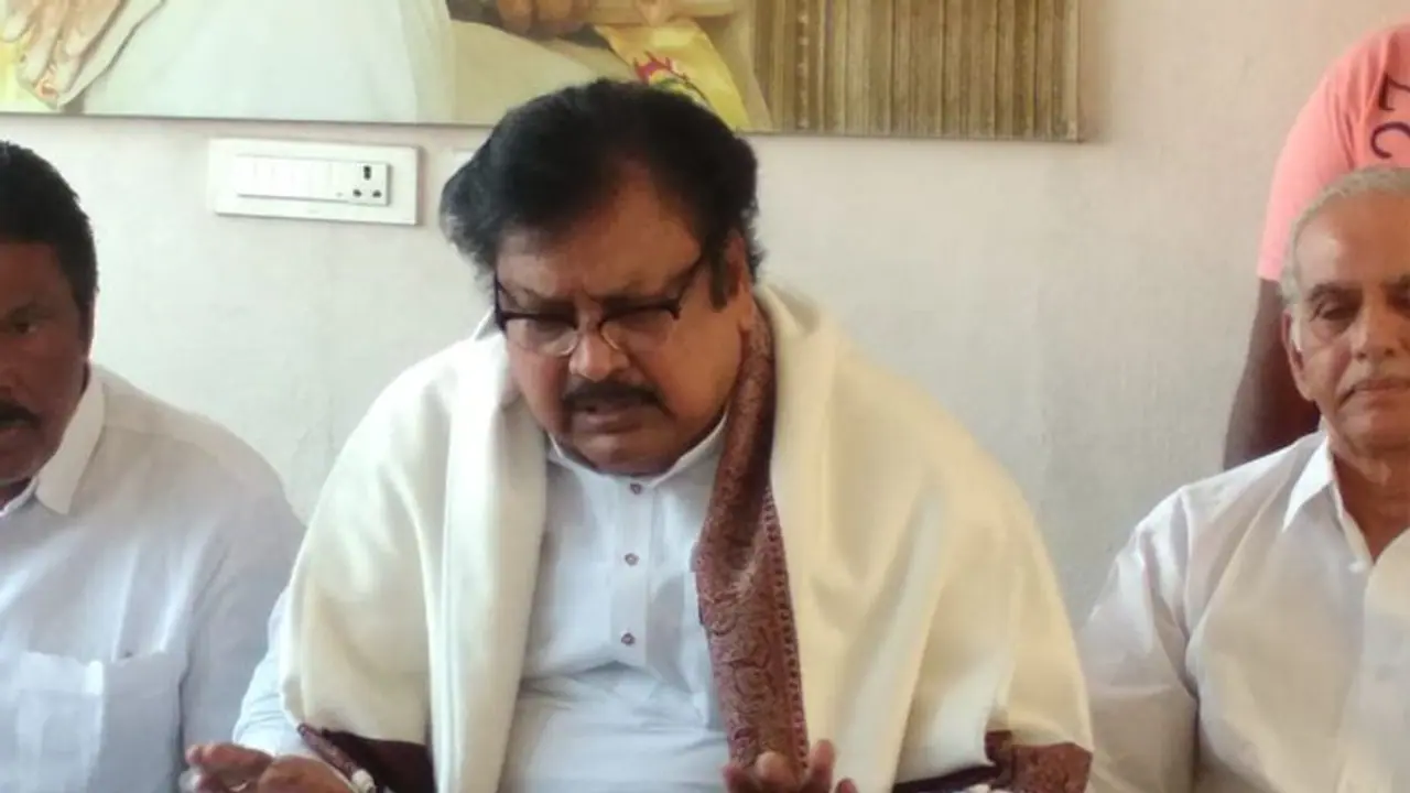 హత్య చేసి పెళ్లిళ్లకు , ఫంక్షన్లకు... మన పోలీసులే కదా, అనంతబాబు ధైర్యం అదే : వర్ల రామయ్య వ్యాఖ్యలు హత్య చేసి పెళ్లిళ్లకు , ఫంక్షన్లకు... మన పోలీసులే కదా, అనంతబాబు ధైర్యం అదే : వర్ల రామయ్య వ్యాఖ్యలు