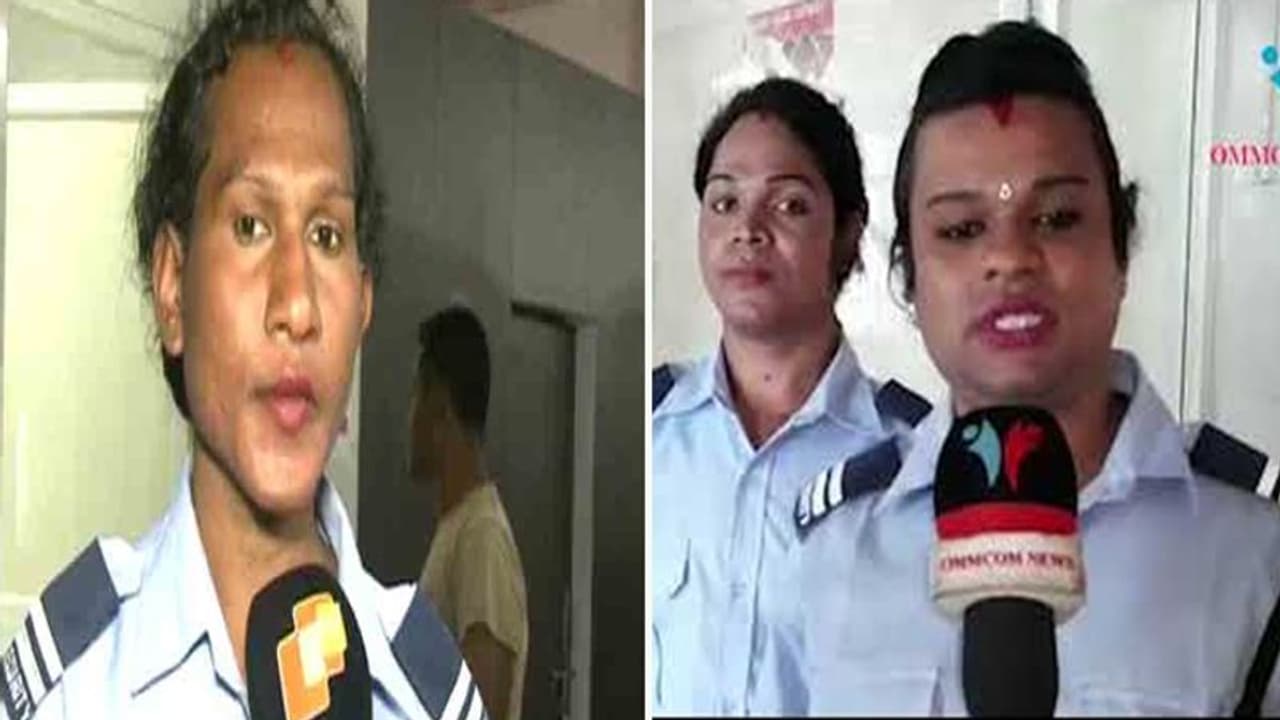 कभी सड़कों पर भीख मांग करते थे गुजारा, सिक्योरिटी गार्ड्स बन खिले इन ट्रांसजेंडर्स के चेहरे कभी सड़कों पर भीख मांग करते थे गुजारा, सिक्योरिटी गार्ड्स बन खिले इन ट्रांसजेंडर्स के चेहरे