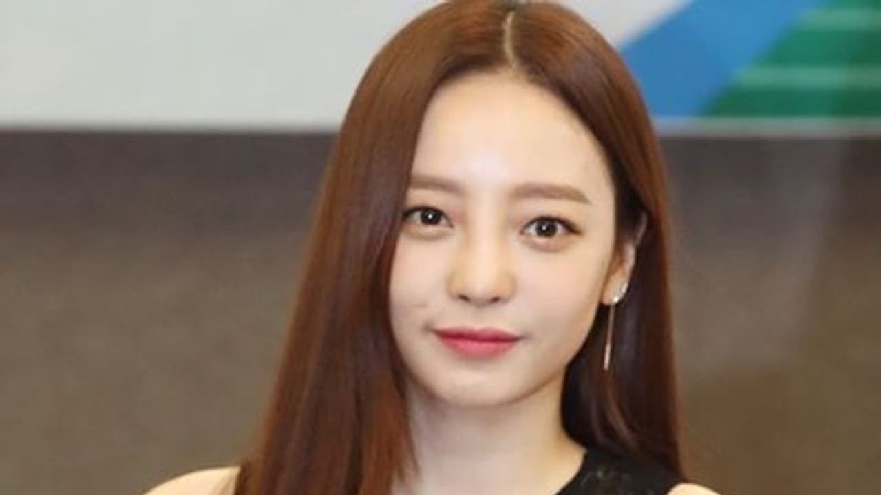 இளைஞர்களை கவர்ந்த நடிகை மரணம்..!! லட்சக்கணக்கானோரை அதிர்ச்சியில் உறைய வைத்தார்..!!