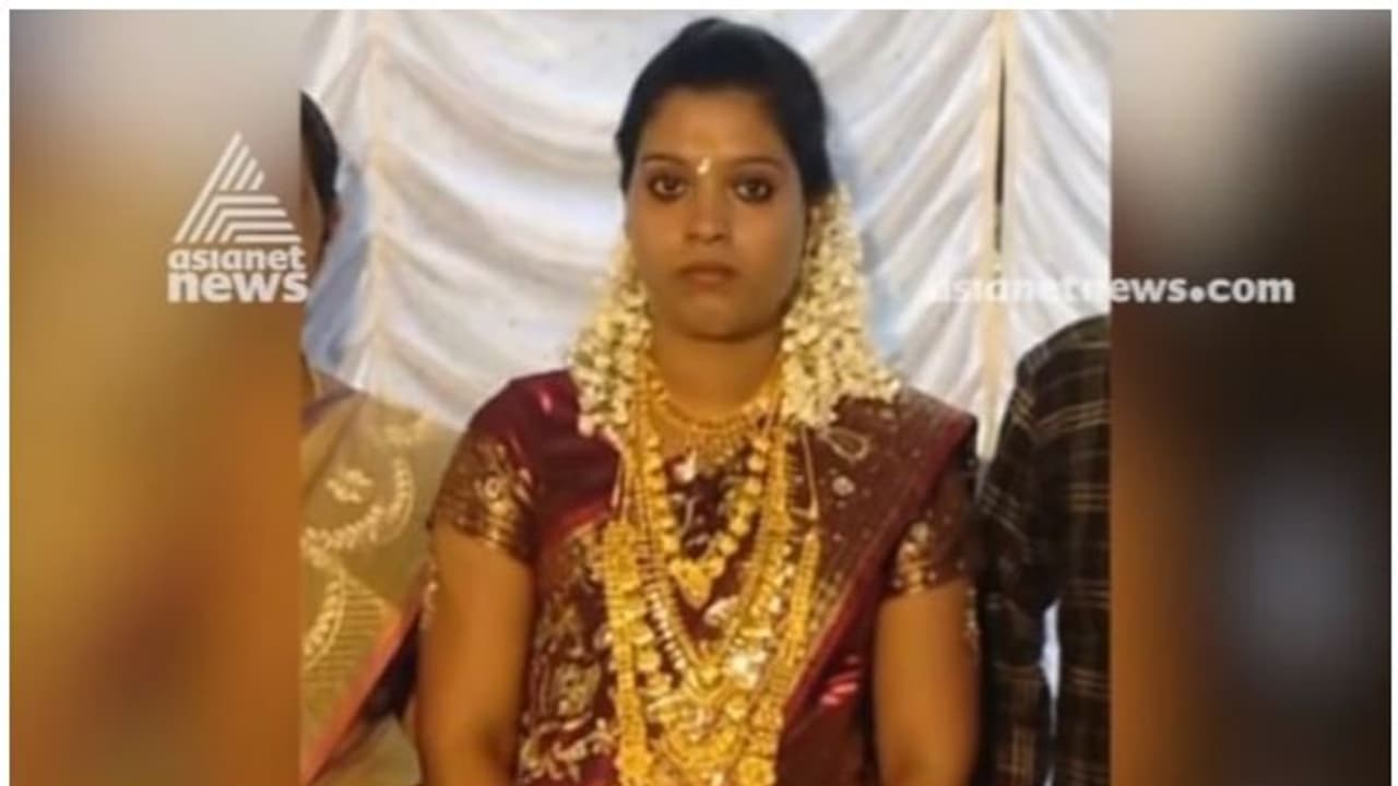 യുവതിയും കുഞ്ഞും ഭര്തൃവീട്ടില് ദുരൂഹസാഹചര്യത്തില് മരിച്ച സംഭവം; ഭർത്താവും ഭർതൃമാതാവും അറസ്റ്റിൽ യുവതിയും കുഞ്ഞും ഭര്തൃവീട്ടില് ദുരൂഹസാഹചര്യത്തില് മരിച്ച സംഭവം; ഭർത്താവും ഭർതൃമാതാവും അറസ്റ്റിൽ