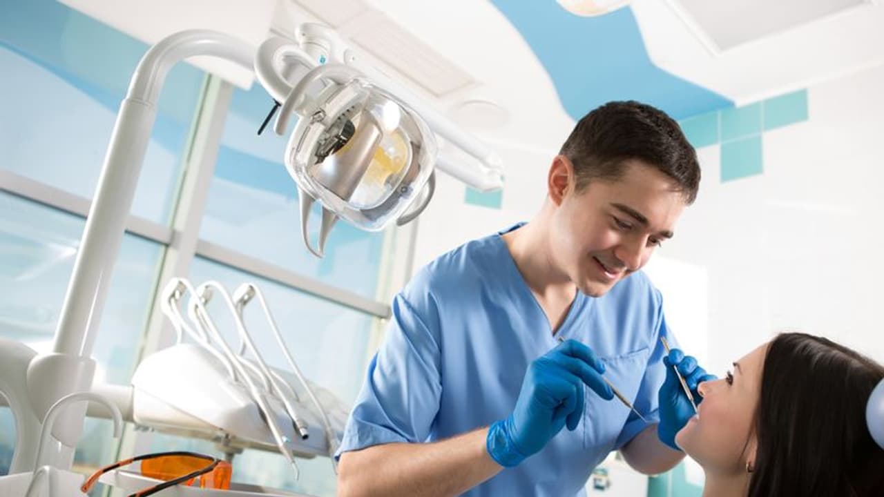 ആയിരത്തോളം സ്വദേശി ഡോക്ടര്‍മാര്‍ക്ക് ജോലിയില്ല; സൗദിയില്‍ പ്രവാസി ദന്ത ഡോക്ടർമാർക്ക് ഇനി അവസരങ്ങൾ കുറയും