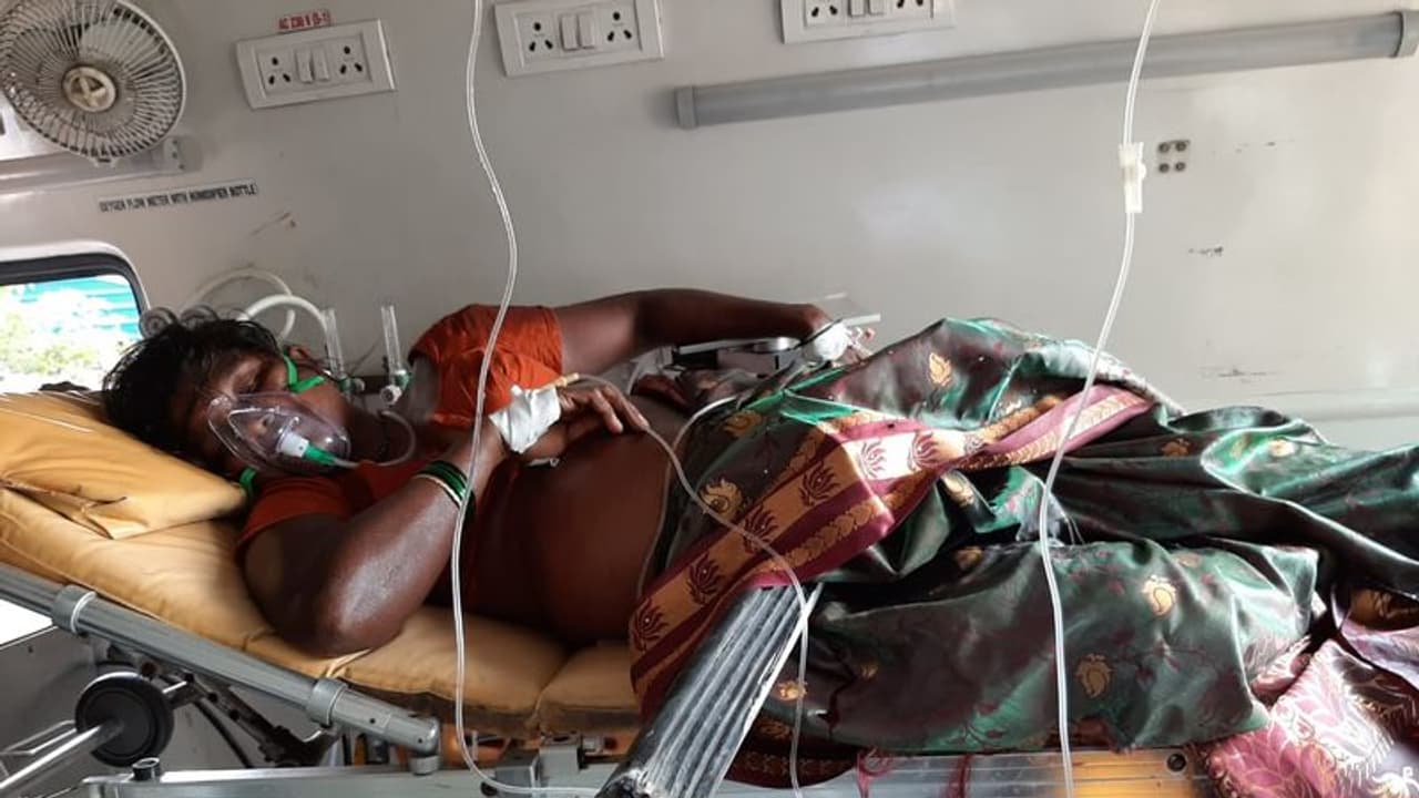 ఆర్టీసి బస్సు ఆటో ఢీ... మహిళ కడుపులోకి దూసుకెళ్లిన రాడ్ ఆర్టీసి బస్సు ఆటో ఢీ... మహిళ కడుపులోకి దూసుకెళ్లిన రాడ్