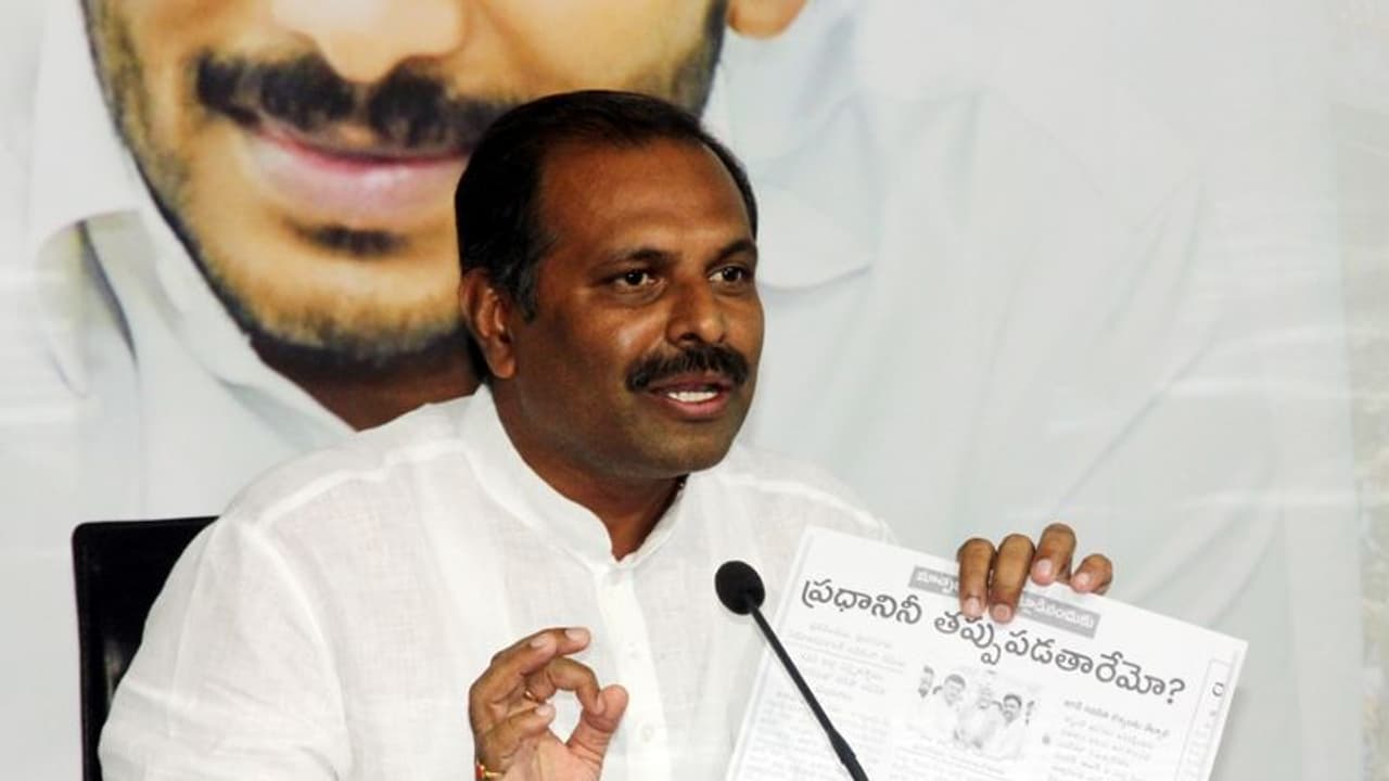 లేఖలో పేర్కొన్నవన్నీ అసత్యాలే.. పక్క రాష్ట్రంలో దాక్కొని విమర్శలా: బాబుపై శ్రీకాంత్ రెడ్డి విమర్శలు లేఖలో పేర్కొన్నవన్నీ అసత్యాలే.. పక్క రాష్ట్రంలో దాక్కొని విమర్శలా: బాబుపై శ్రీకాంత్ రెడ్డి విమర్శలు