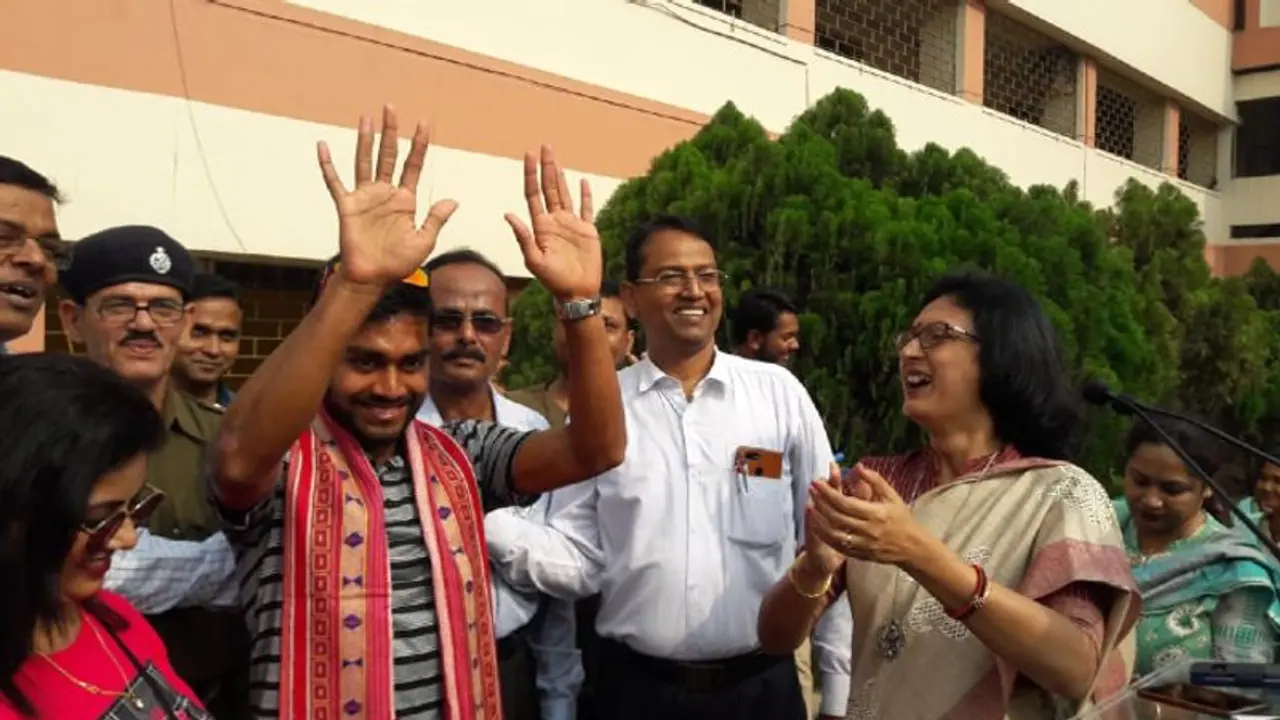 গোলাপি বলের টেস্ট শেষ করে দুর্গাপুরে মেহদি, কালিঘাটে পুজো দিলেন লিটন দাস