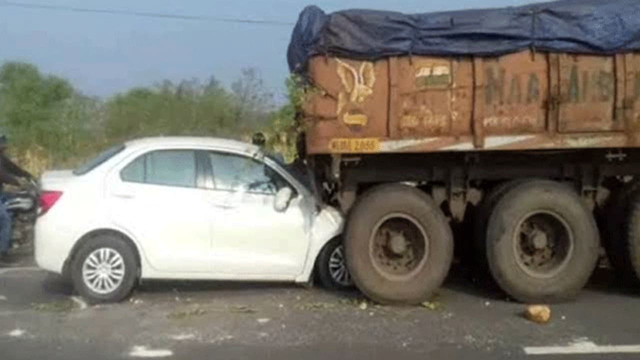 सामने मौत बनकर खड़ा था वो ट्रेलर, एक साथ एक ही परिवार के 3 लोगों की मौके पर मौत सामने मौत बनकर खड़ा था वो ट्रेलर, एक साथ एक ही परिवार के 3 लोगों की मौके पर मौत