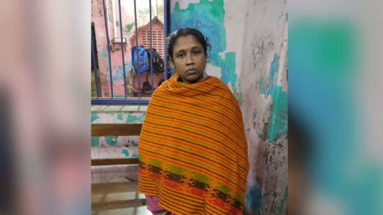 প্রসবের পরই সদ্যোজাত সন্তানকে খুন মায়ের, চাঞ্চল্য হুগলিতে প্রসবের পরই সদ্যোজাত সন্তানকে খুন মায়ের, চাঞ্চল্য হুগলিতে