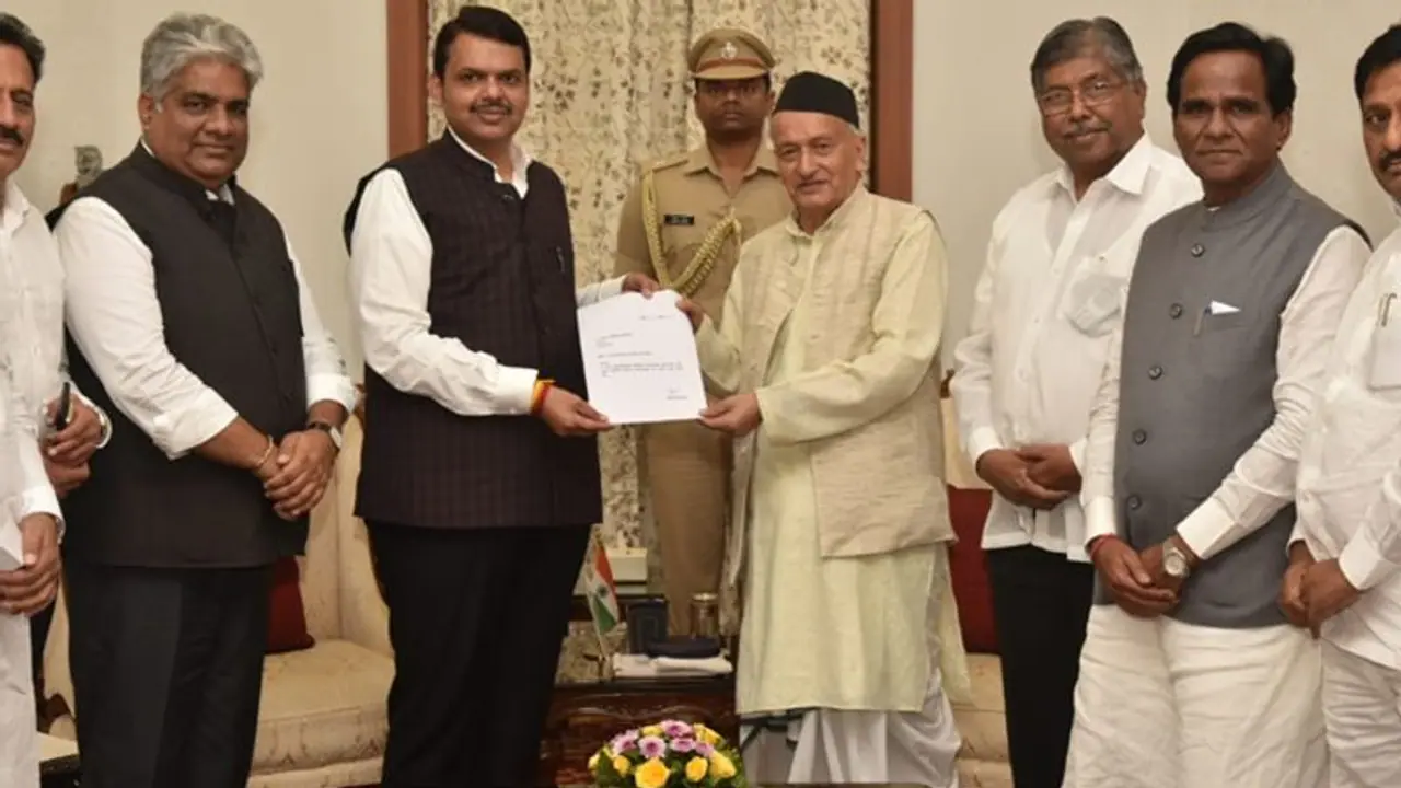 సీఎం పదవి పోయింది కానీ రికార్డు మిగిలింది: మహాపాలిటిక్స్ పై నెటిజన్లు సీఎం పదవి పోయింది కానీ రికార్డు మిగిలింది: మహాపాలిటిక్స్ పై నెటిజన్లు