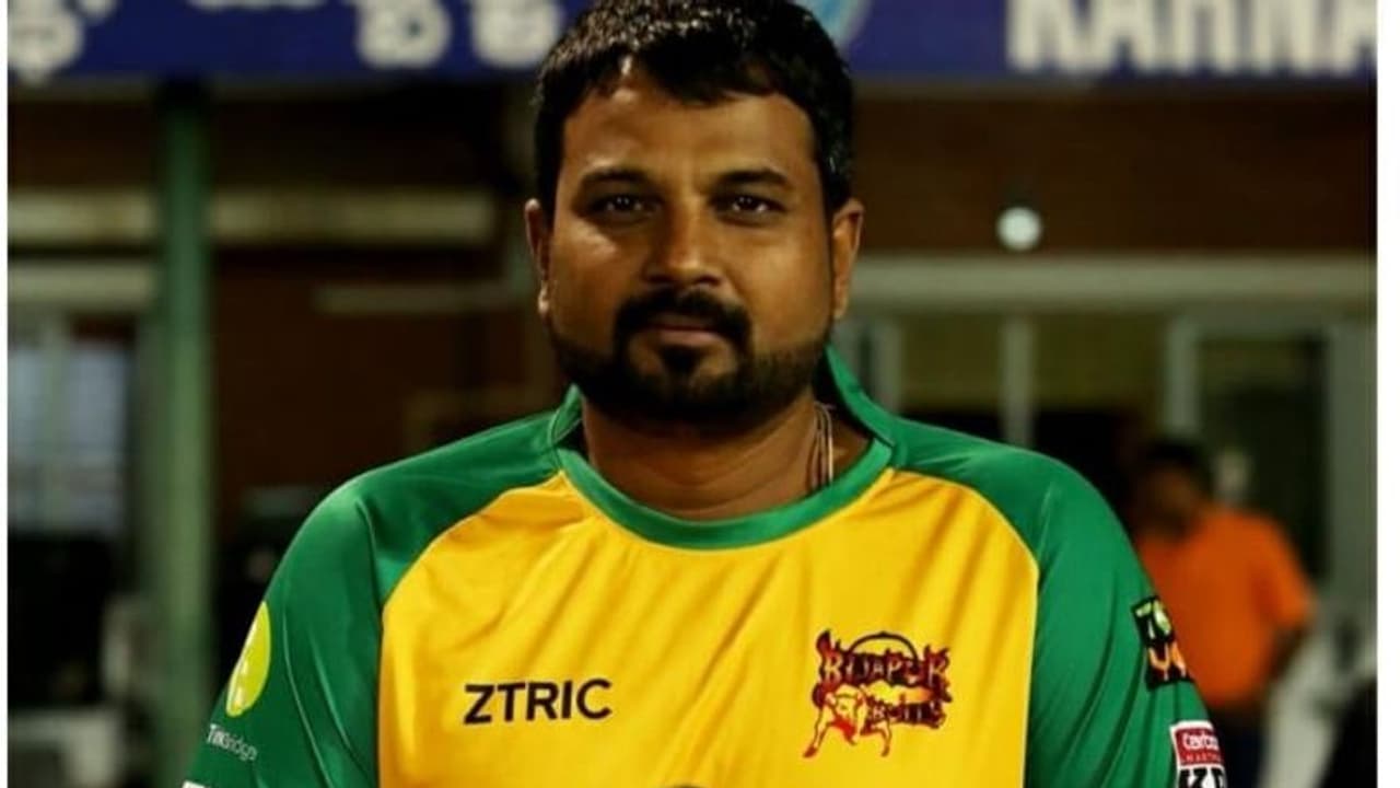 KPL ಫಿಕ್ಸಿಂಗ್ ; ಸಿಸಿಬಿ ಅಧಿಕಾರಿಗಳಿಂದ ಬಿಜಾಪುರ ಬುಲ್ಸ್ ಮಾಲೀಕನ ವಿಚಾರಣೆ! KPL ಫಿಕ್ಸಿಂಗ್ ; ಸಿಸಿಬಿ ಅಧಿಕಾರಿಗಳಿಂದ ಬಿಜಾಪುರ ಬುಲ್ಸ್ ಮಾಲೀಕನ ವಿಚಾರಣೆ!