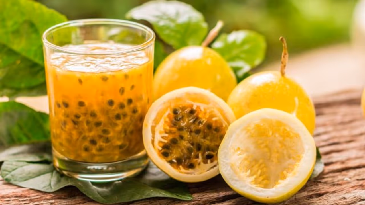 മലബന്ധം അകറ്റും, രക്തസമ്മർദ്ദം നിയന്ത്രിക്കും ; പാഷൻഫ്രൂട്ടിന്റെ മറ്റ് ആരോഗ്യഗുണങ്ങളെ കുറിച്ചറിയാം മലബന്ധം അകറ്റും, രക്തസമ്മർദ്ദം നിയന്ത്രിക്കും ; പാഷൻഫ്രൂട്ടിന്റെ മറ്റ് ആരോഗ്യഗുണങ്ങളെ കുറിച്ചറിയാം